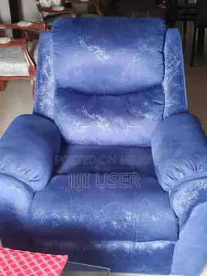 Photo - Blue Hydraulic Height-Adjustable Salon Chair