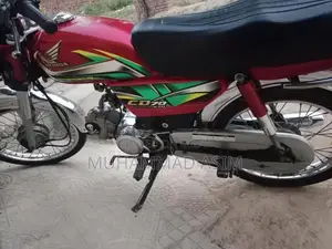 Photo - Honda CD70 Motorcycle 2022 Model Commuter Bike