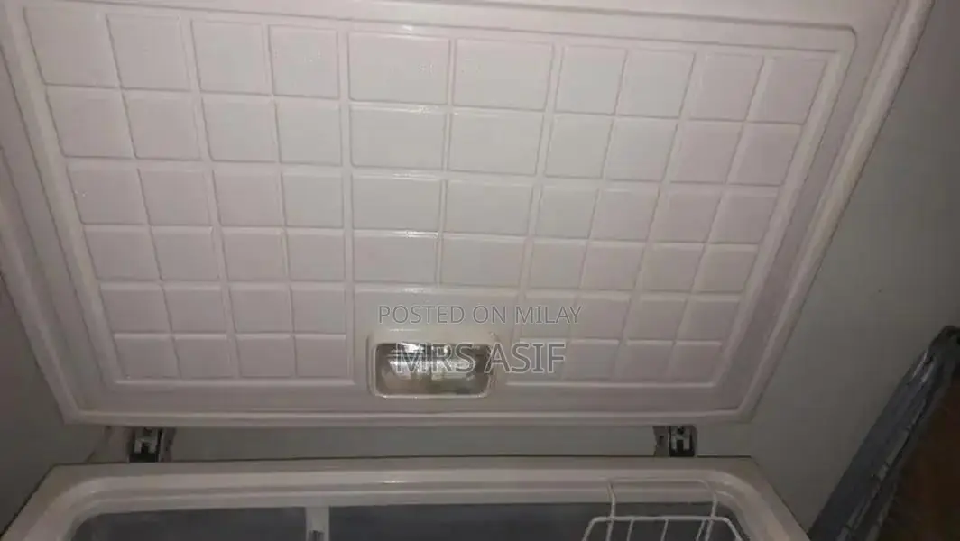 Waves Single-User Refrigerator in Excellent Condition