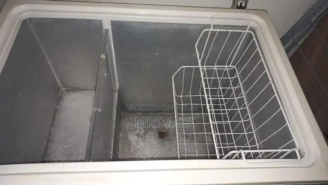 Waves Single-User Refrigerator in Excellent Condition