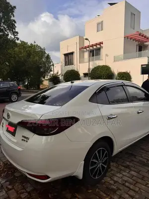 Photo - Toyota Yaris 1.5 AtivX Family Sedan