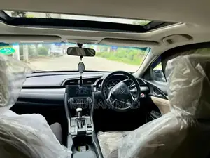 Honda Civic X Sedan - Reliable Compact Car with Impressive Efficiency