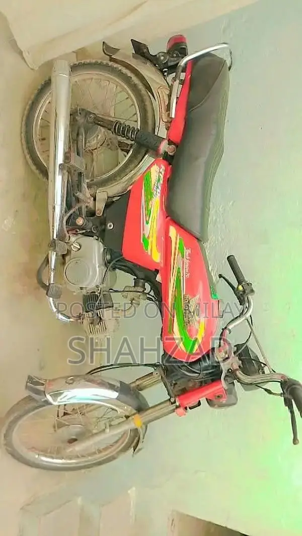 High-Performance Letar Card with V8 Engine Compatibility