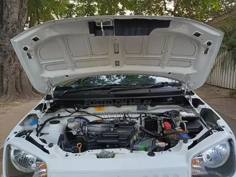 Suzuki Alto VXR Compact Hatchback - Low Mileage Almost New Vehicle