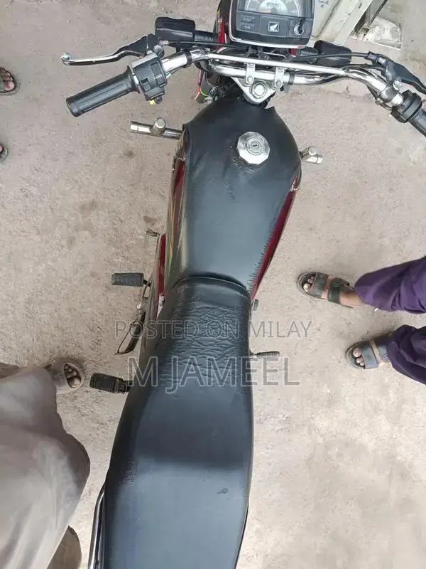 CD 70 2023 Motorcycle Model - Advanced Two-Wheeler Design