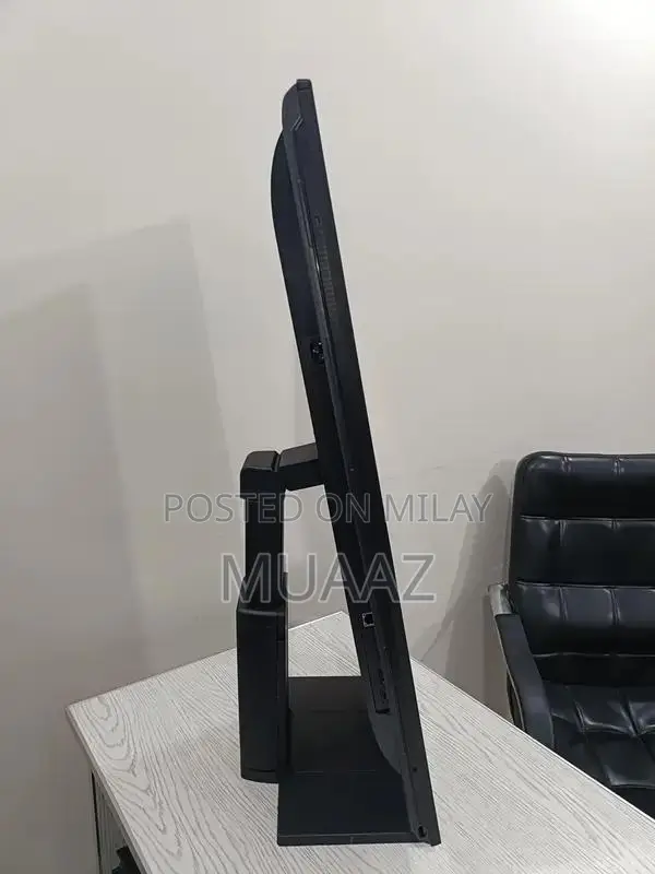 Samsung 32-inch 4K Professional Borderless LED Monitor