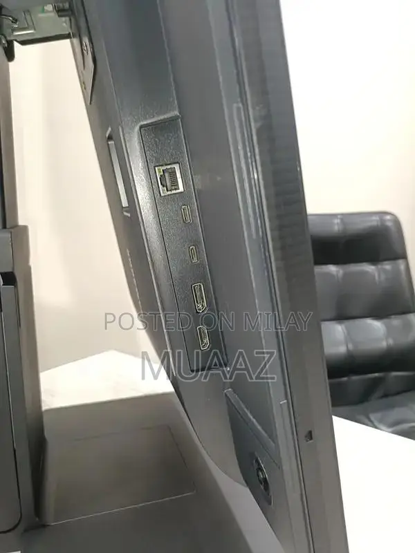 Samsung 32-inch 4K Professional Borderless LED Monitor