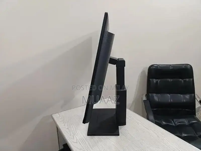 Samsung 32-inch 4K Professional Borderless LED Monitor