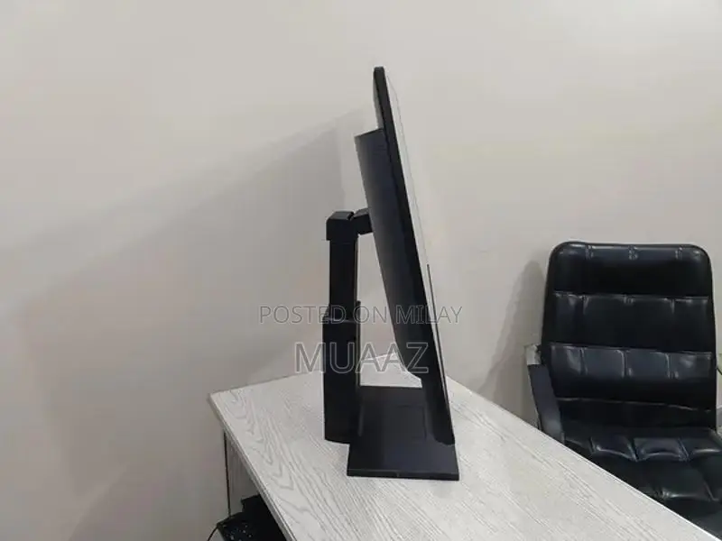 Samsung 32-inch 4K Professional Borderless LED Monitor