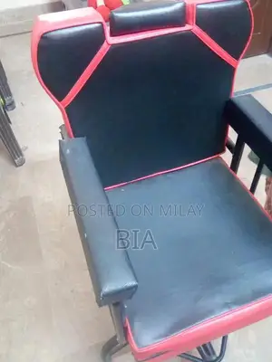 Modern Pourlr Chair - Quality Furniture Piece