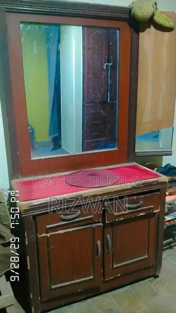 Lasani Wood Furniture Set with Round Bed and Almirah