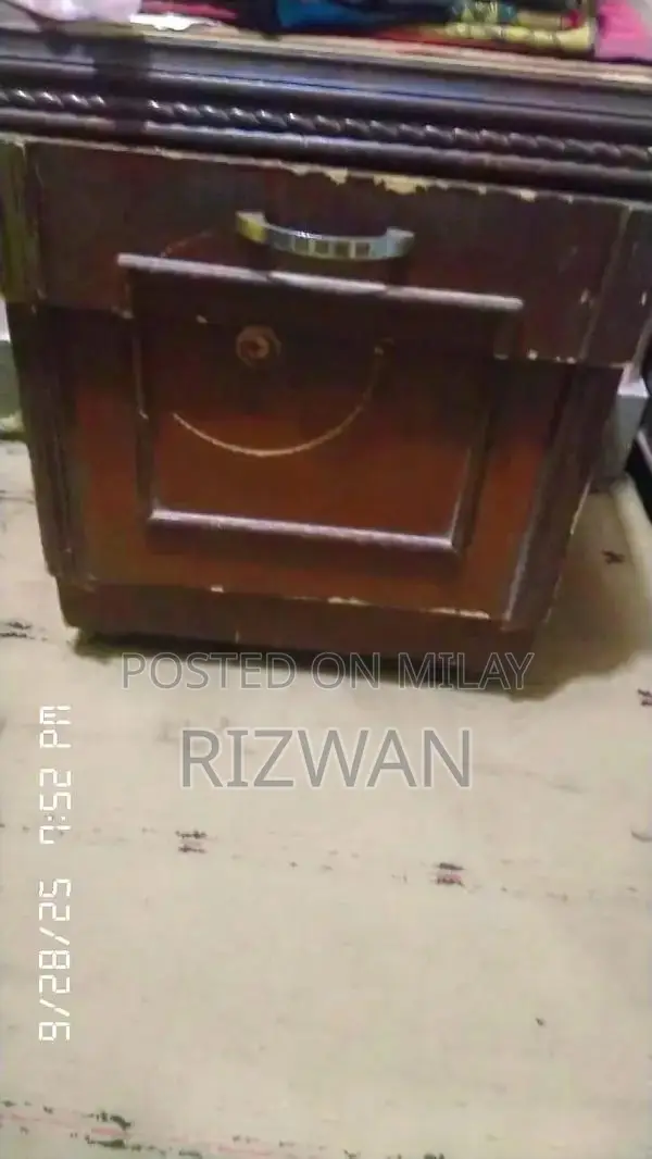 Lasani Wood Furniture Set with Round Bed and Almirah