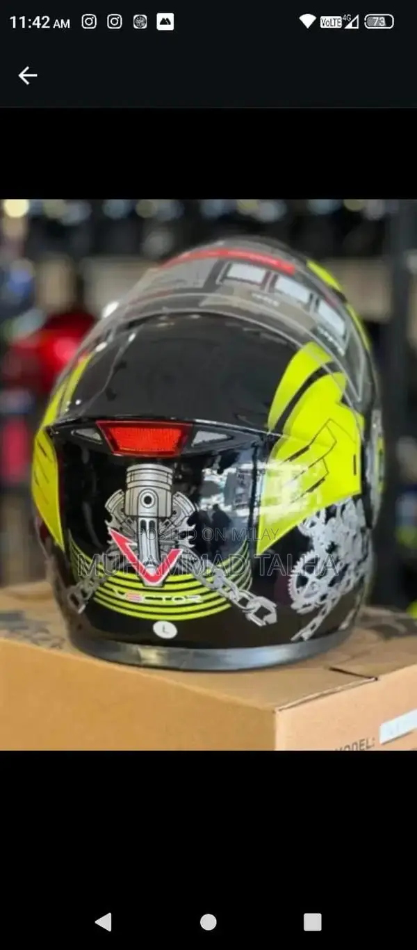 Premium Black Full Face Motorcycle Helmet - Safety & Style