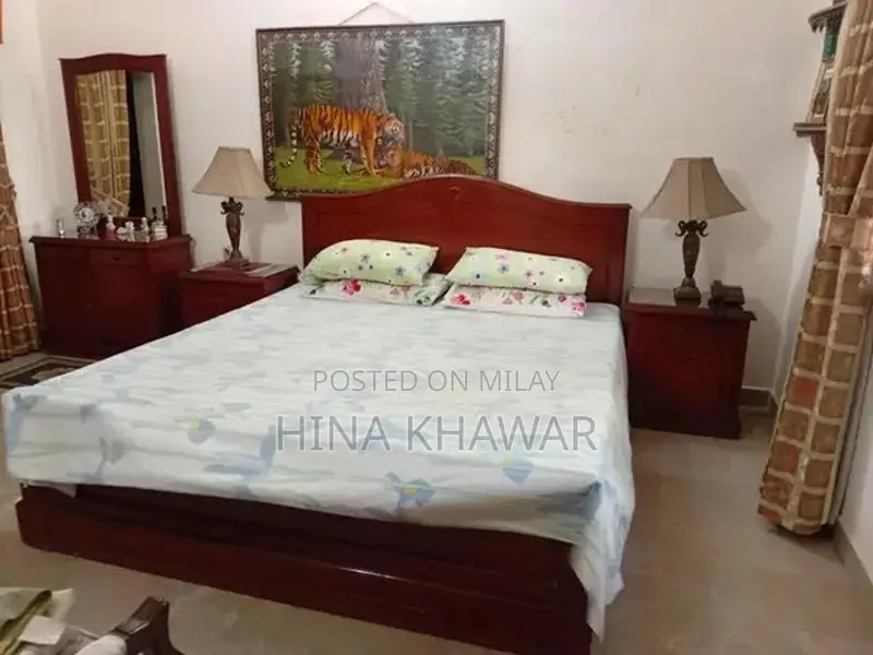 Male-Only Furnished Room in PECHS Ground Floor