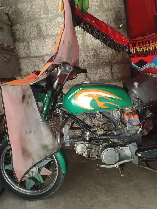 Qingqi Rickshaw 2014 Model Three-Wheeler Vehicle