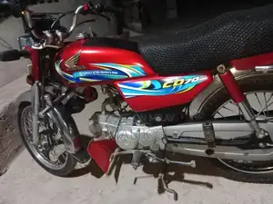 Honda CD 70 Motorcycle - Reliable Single Cylinder Bike