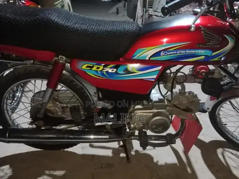 Honda CD 70 Motorcycle - Reliable Single Cylinder Bike
