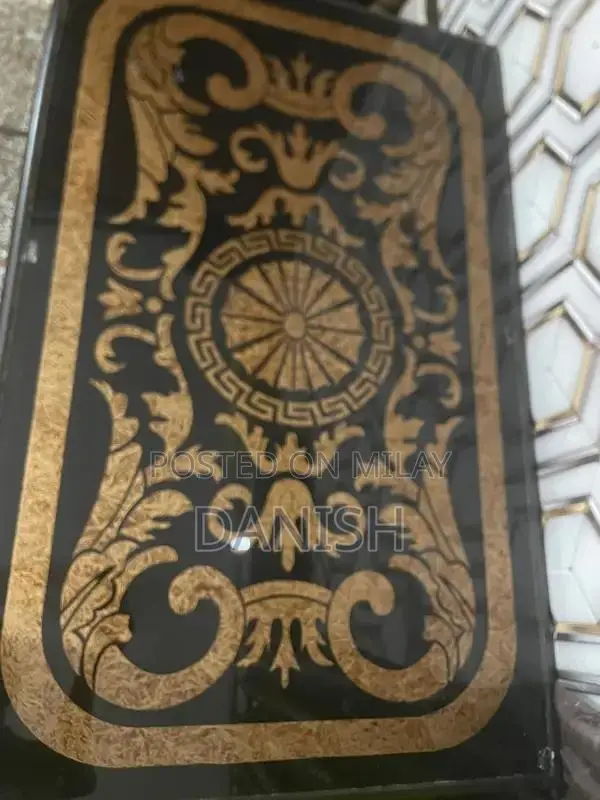 Solid Wood Table in Near-Pristine Condition