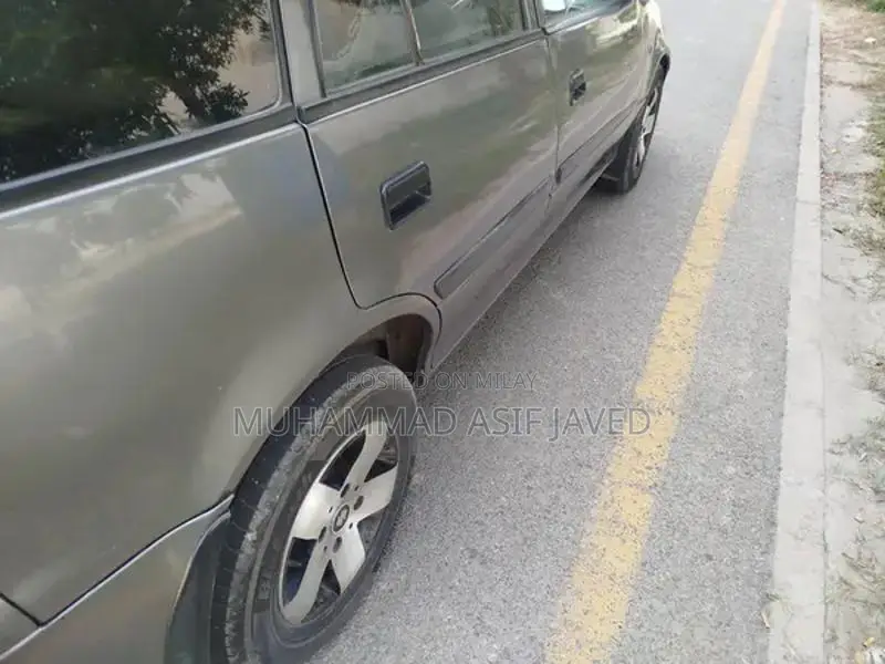 Suzuki Cultus VXRI EFI Compact Sedan