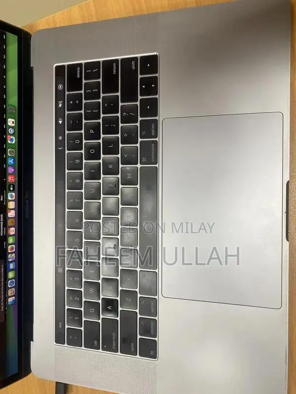 MacBook Pro 15-inch 2017 Touch Bar Intel Core i7 Laptop