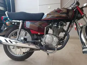 Photo - CD 125 Motorcycle - 2025 Model with Black Lamination