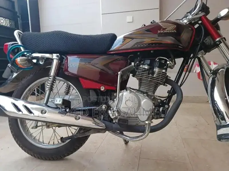 CD 125 Motorcycle - 2025 Model with Black Lamination