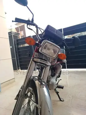 CD 125 Motorcycle - 2025 Model with Black Lamination