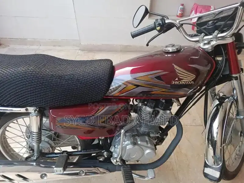 CD 125 Motorcycle - 2025 Model with Black Lamination