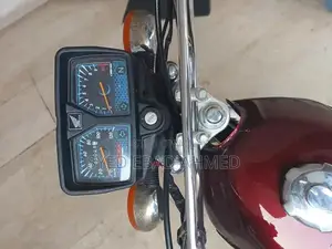 CD 125 Motorcycle - 2025 Model with Black Lamination