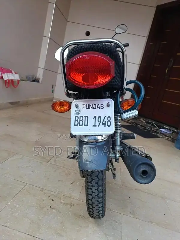 CD 125 Motorcycle - 2025 Model with Black Lamination