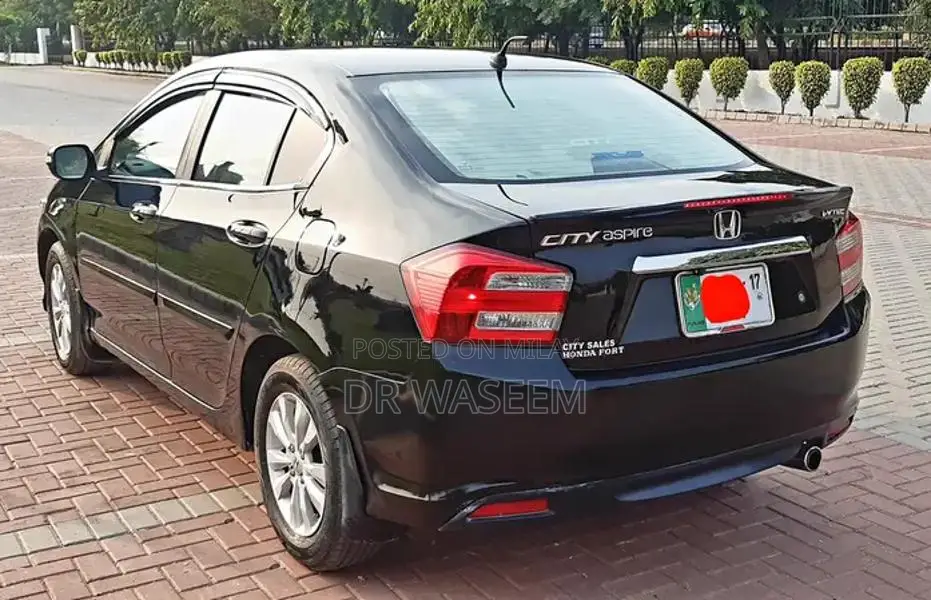 Honda City 2017 Sedan - Fully Genuine Condition