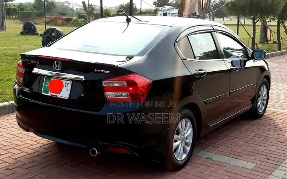 Honda City 2017 Sedan - Fully Genuine Condition