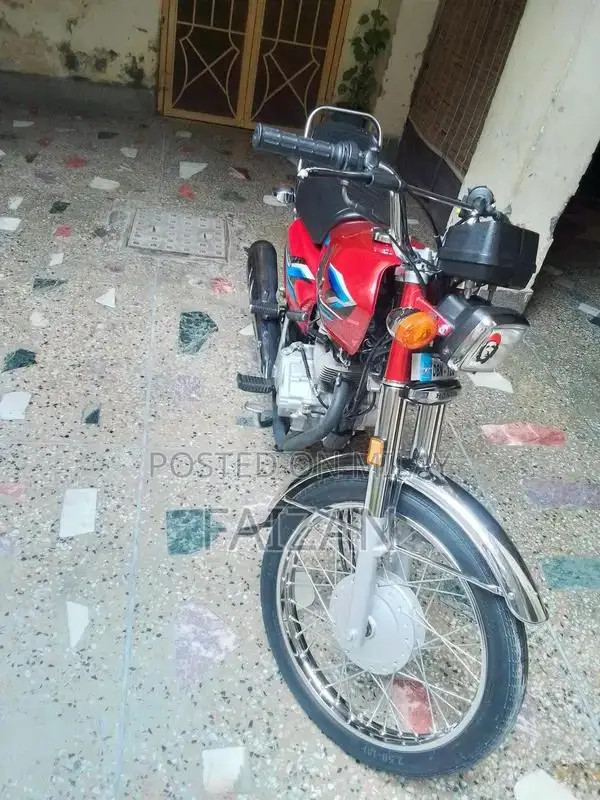 Honda 125cc Motorcycle - High-Performance Lightweight Bike