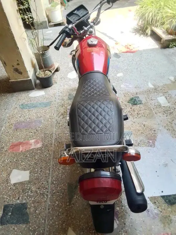 Honda 125cc Motorcycle - High-Performance Lightweight Bike