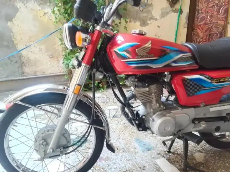 Honda 125cc Motorcycle - High-Performance Lightweight Bike