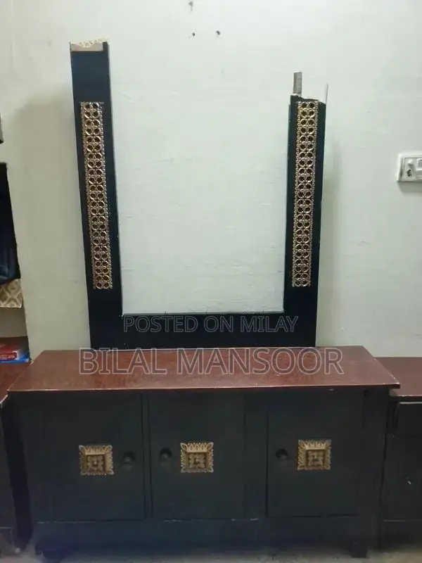 Dresser with Minor Damage, Repairable Condition