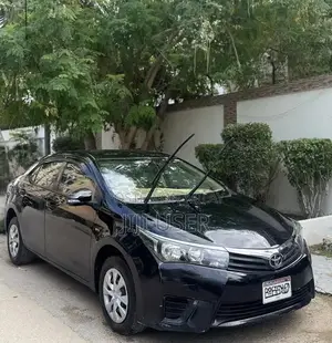 Photo - Toyota Corolla Gli Automatic Sedan 2015