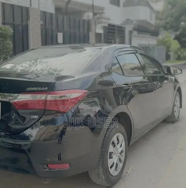 Toyota Corolla Gli Automatic Sedan 2015