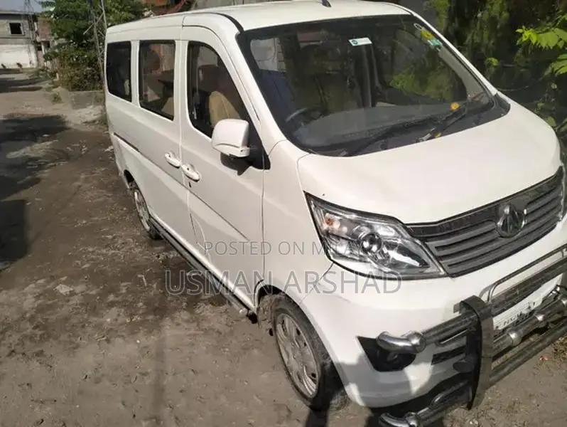 Changhan Karvan 1.2 Compact Minivan
