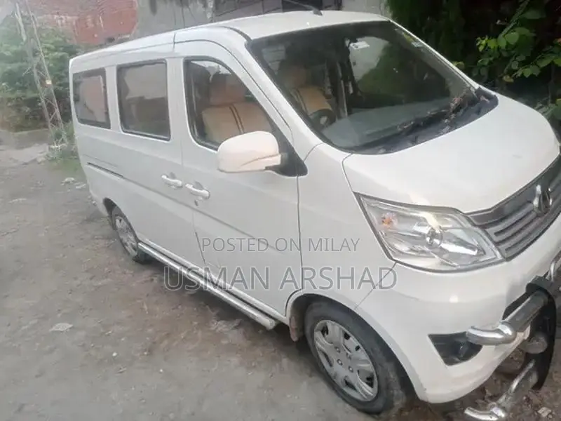 Changhan Karvan 1.2 Compact Minivan