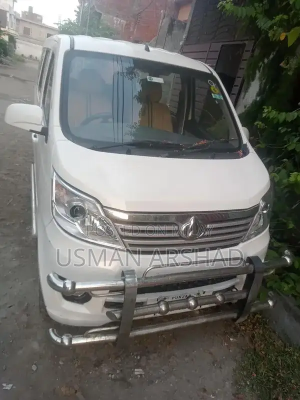 Changhan Karvan 1.2 Compact Minivan