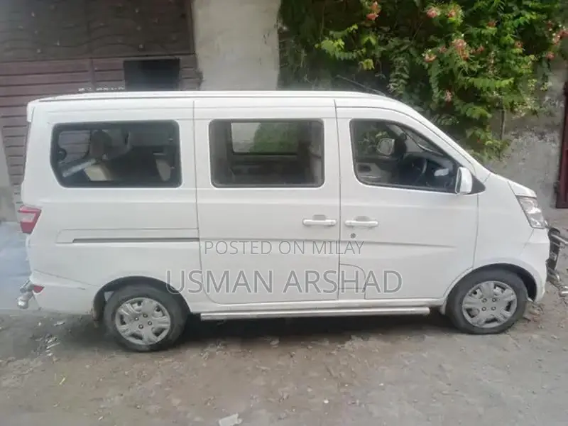 Changhan Karvan 1.2 Compact Minivan
