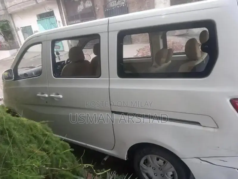 Changhan Karvan 1.2 Compact Minivan