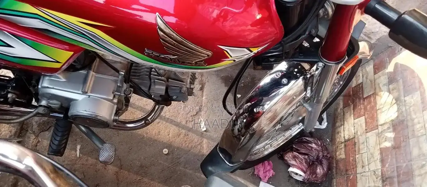 Honda 70 Motorcycle 2022/2023 Model - Reliable Two-Wheeler