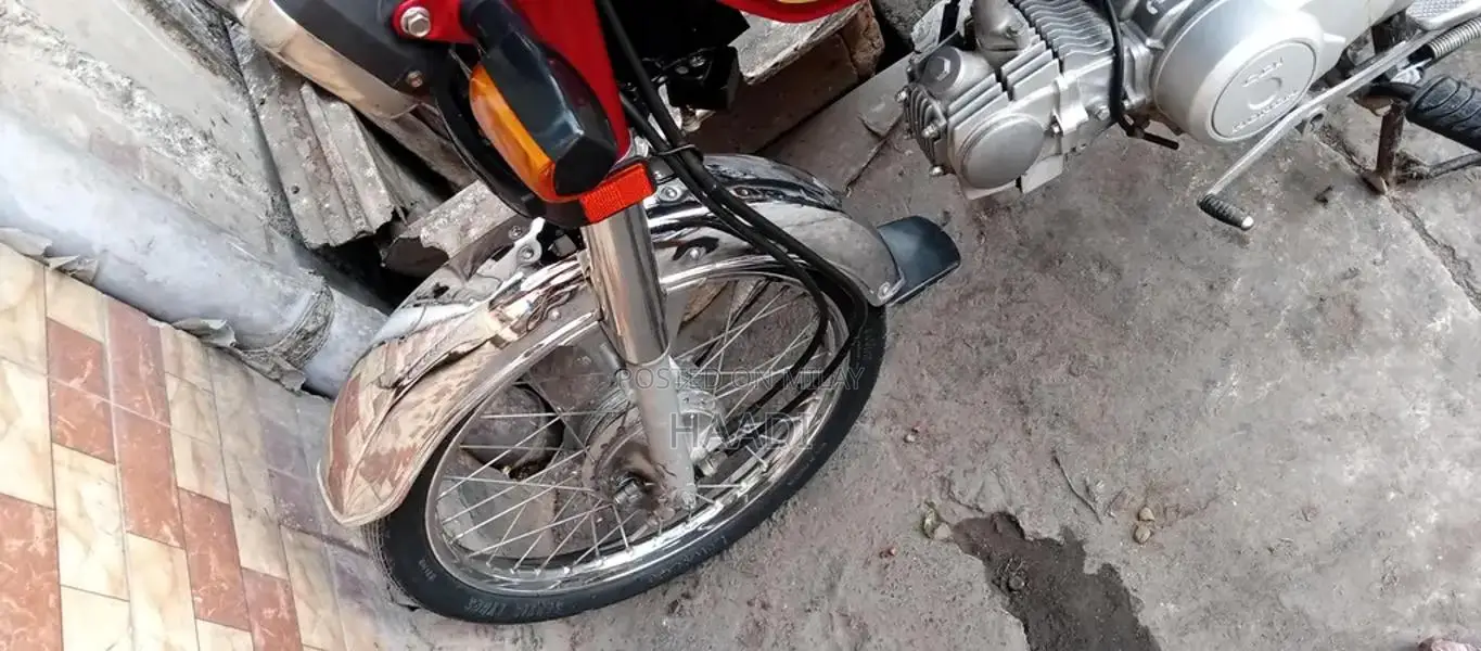 Honda 70 Motorcycle 2022/2023 Model - Reliable Two-Wheeler