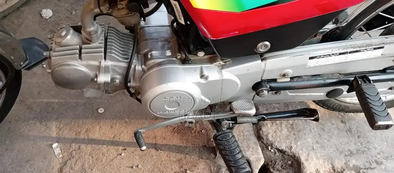 Honda 70 Motorcycle 2022/2023 Model - Reliable Two-Wheeler