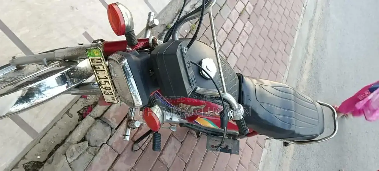 Honda CD 70 Motorcycle - Classic Commuter Bike