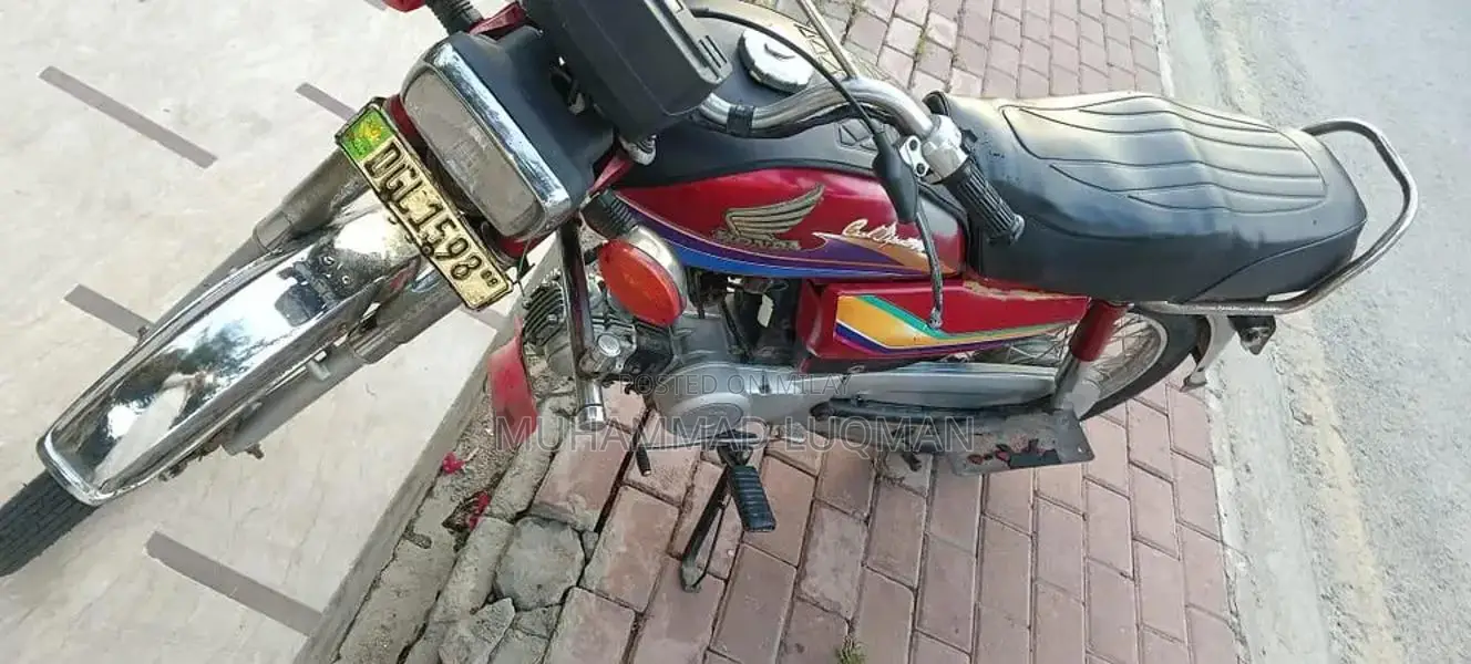 Honda CD 70 Motorcycle - Classic Commuter Bike