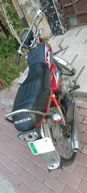 Honda CD 70 Motorcycle - Classic Commuter Bike