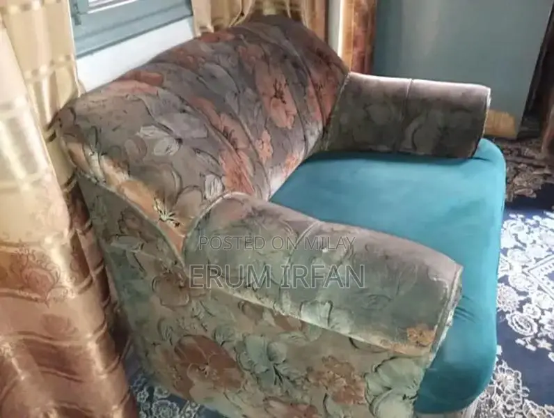 Spacious 7 Seater Living Room Sofa Set